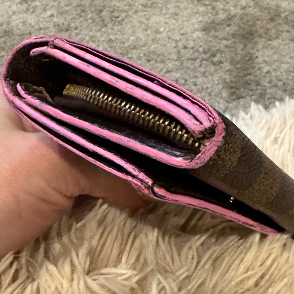 Hand painted LV wallets. 2 separate - Picture 12 of 16